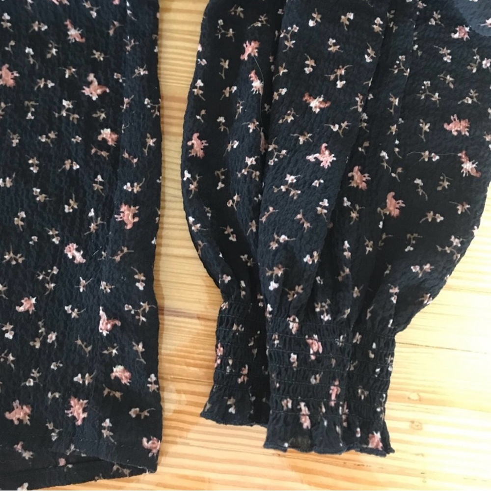 Madewell | Women’s black floral smocked mock neck/sleeve hem shirt size L - Picture 13 of 16